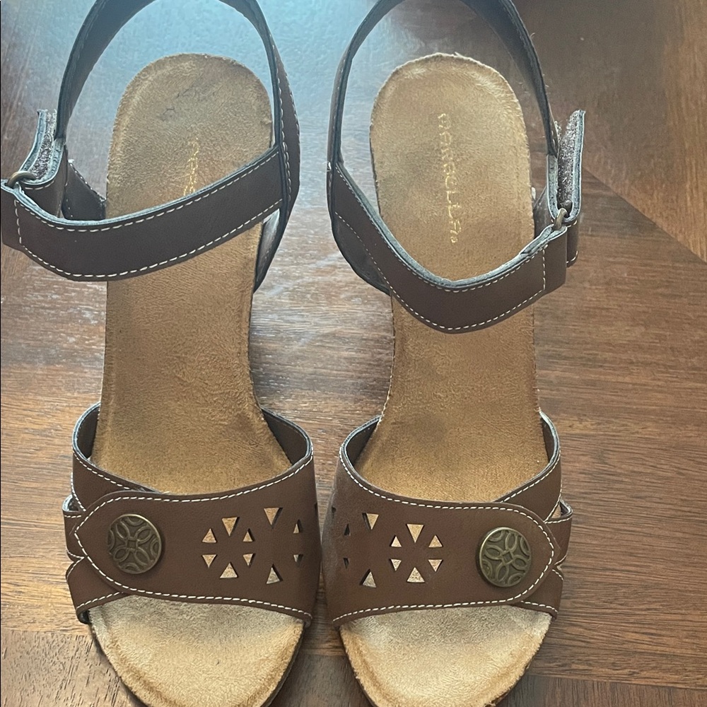 Chic Brown Sandals with Ankle Strap